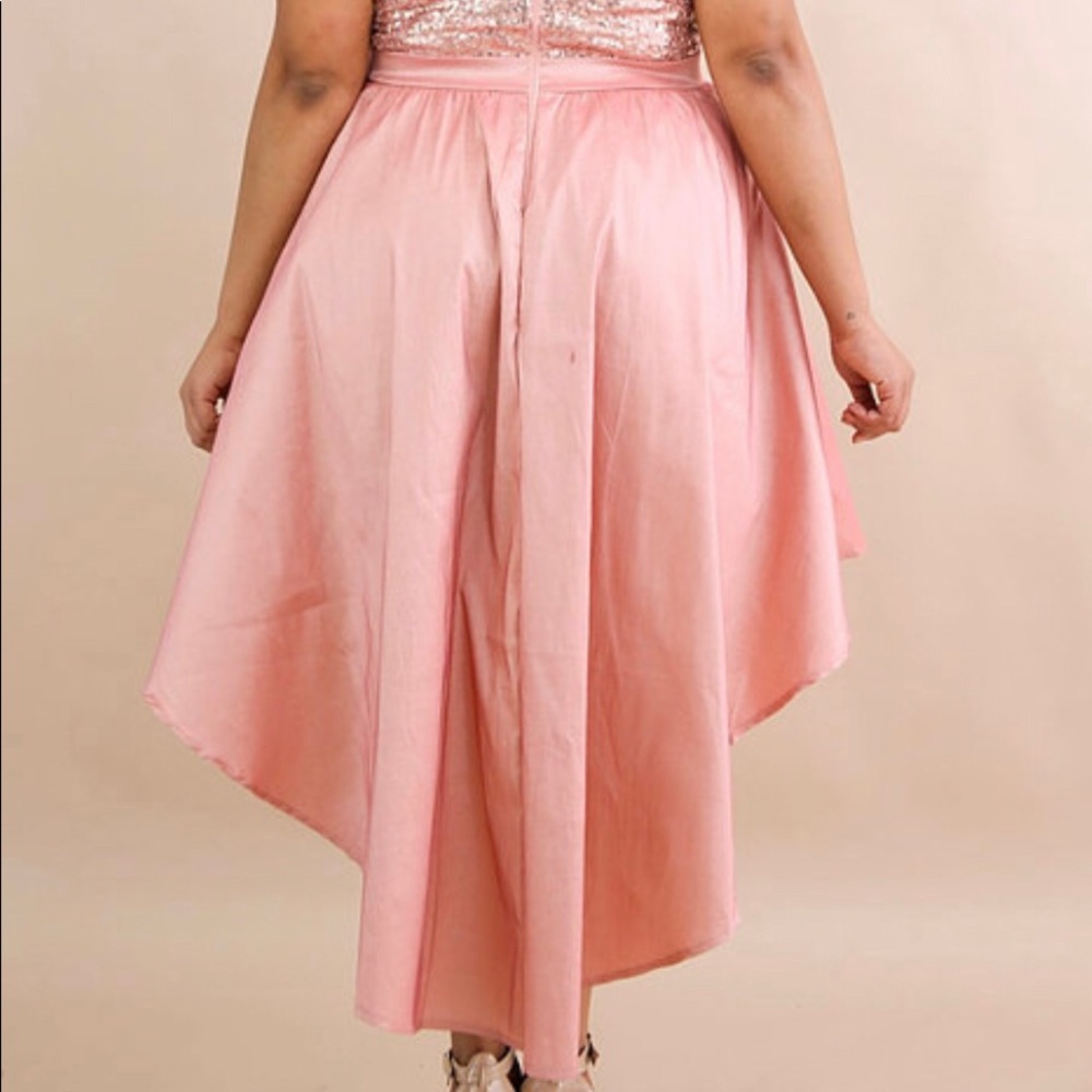 Clothing - Picture 3 of 4